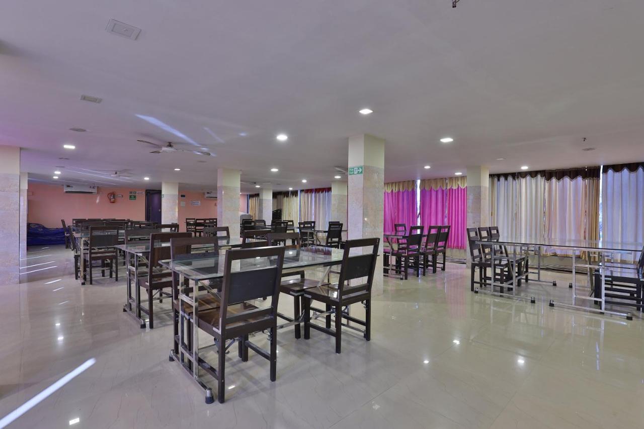 דמאן Oyo 24833 Hotel Silver מראה חיצוני תמונה